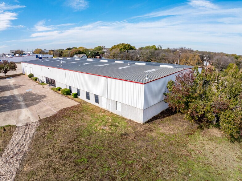 More Photos Of 300 Industrial Blvd, Mansfield Distribution For Lease