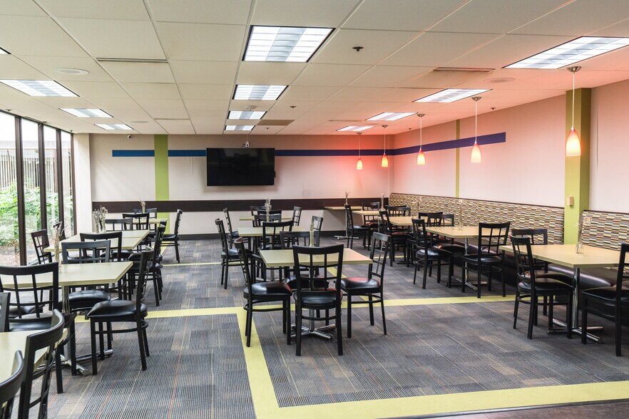 More Photos Of 17177 N Laurel Park Dr, Livonia Office For Lease