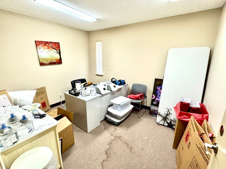 More Photos Of 101 Anthony Dr, Teague Medical For Sale