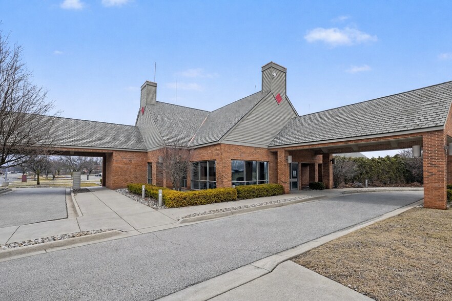 More Photos Of 15555 Silver Pky, Fenton Medical For Lease