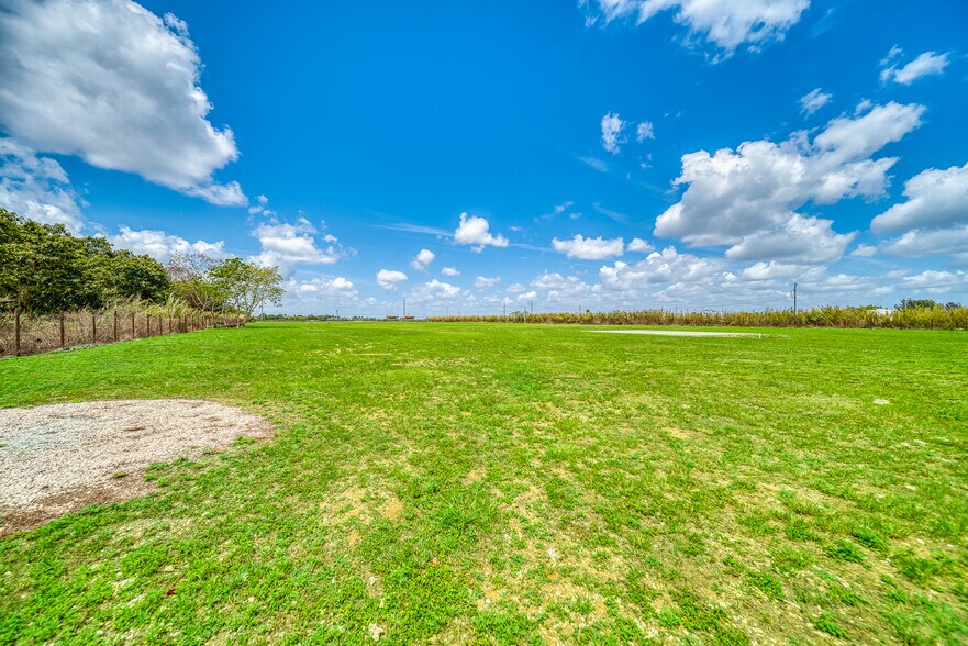 More Photos Of 19604 SW 147th Ave, Miami Land For Lease