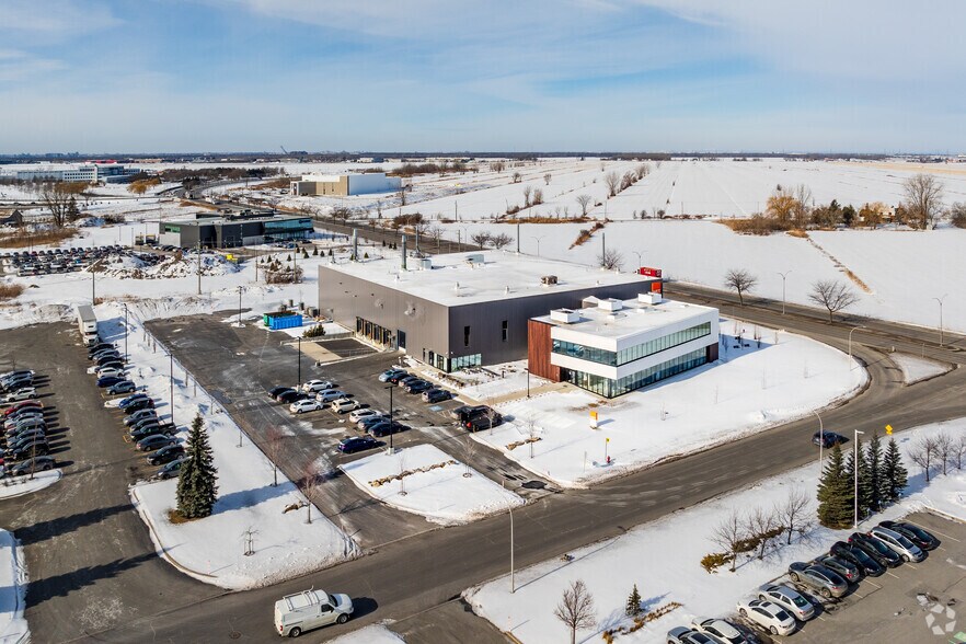 More Photos Of 1295 Rue René-Descartes, Saint-Bruno-De-Montarville Showroom For Lease