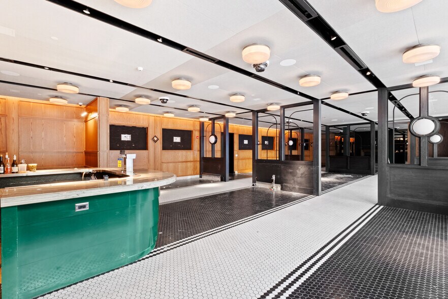 More Photos Of 1910-1918 Chestnut St, Philadelphia Freestanding For Lease