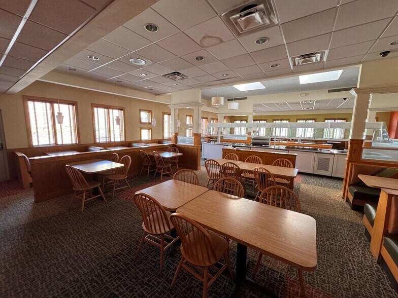 More Photos Of 2439 E Sharon Rd, Cincinnati Restaurant For Sale