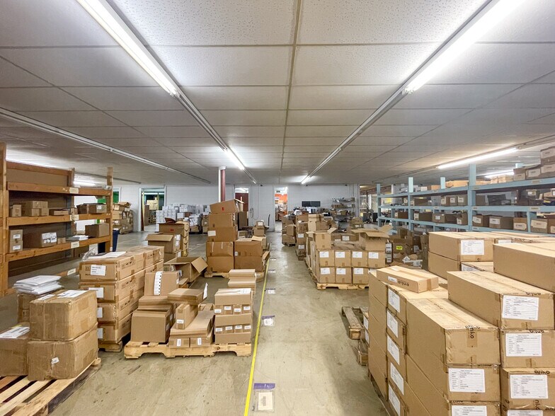 More Photos Of 2303 SE 14th St, Des Moines Warehouse For Lease