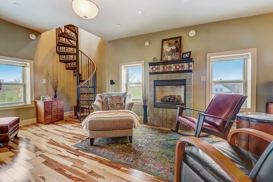 More Photos Of 5133 S Lake Dr, Cudahy Hospitality For Sale