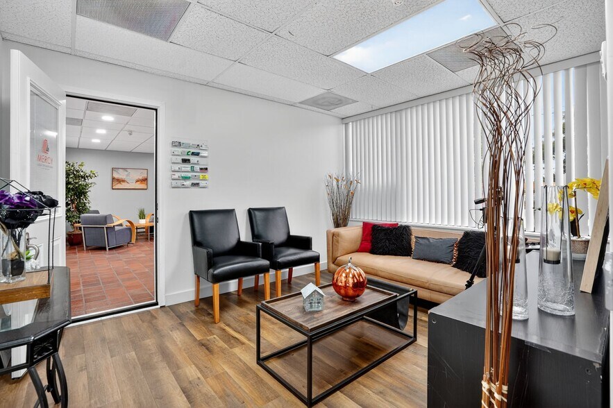 More Photos Of 2050 Old Bridge Rd, Woodbridge Medical For Sale