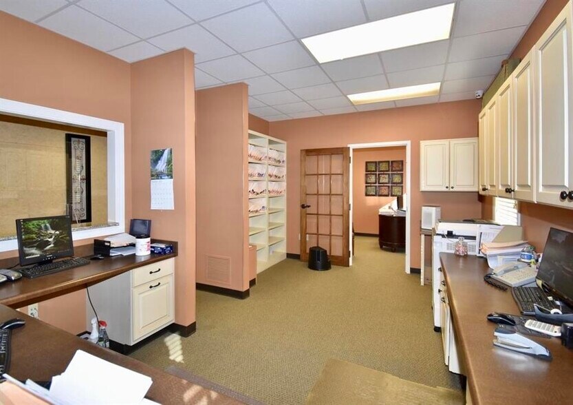 More Photos Of 209 Oil Well Rd, Jackson Healthcare For Lease