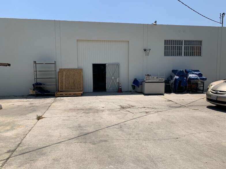 More Photos Of 15505-15515 Minnesota Ave, Paramount Warehouse For Lease