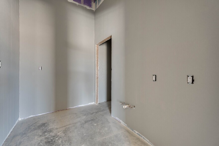 More Photos Of 2400 Steven Rd, Odessa Warehouse For Sale