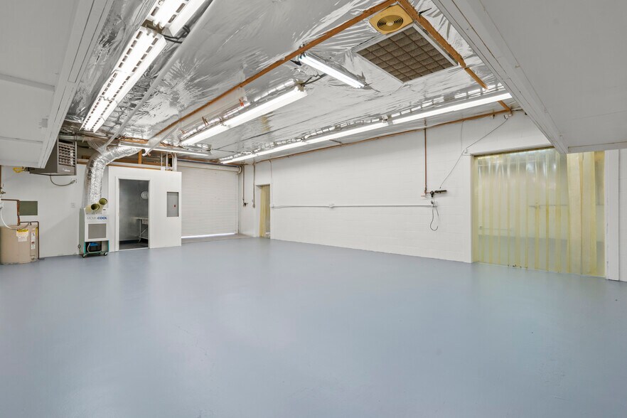 More Photos Of 916 Center St, San Carlos Warehouse For Sale