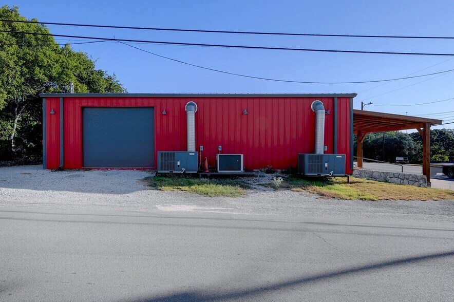 More Photos Of 1301 & 1307 Main St, Blanco Light Distribution For Sale
