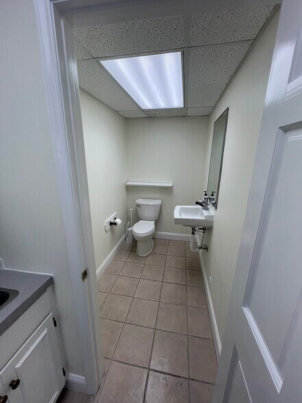 More Photos Of 6813 Fairview Rd, Charlotte Medical For Lease