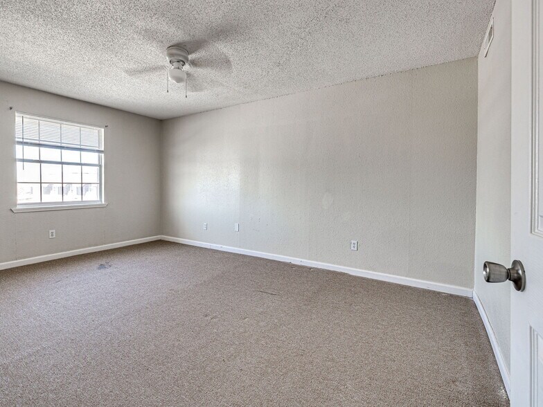 More Photos Of 7404 Lyrewood Ln, Oklahoma City Apartments For Sale