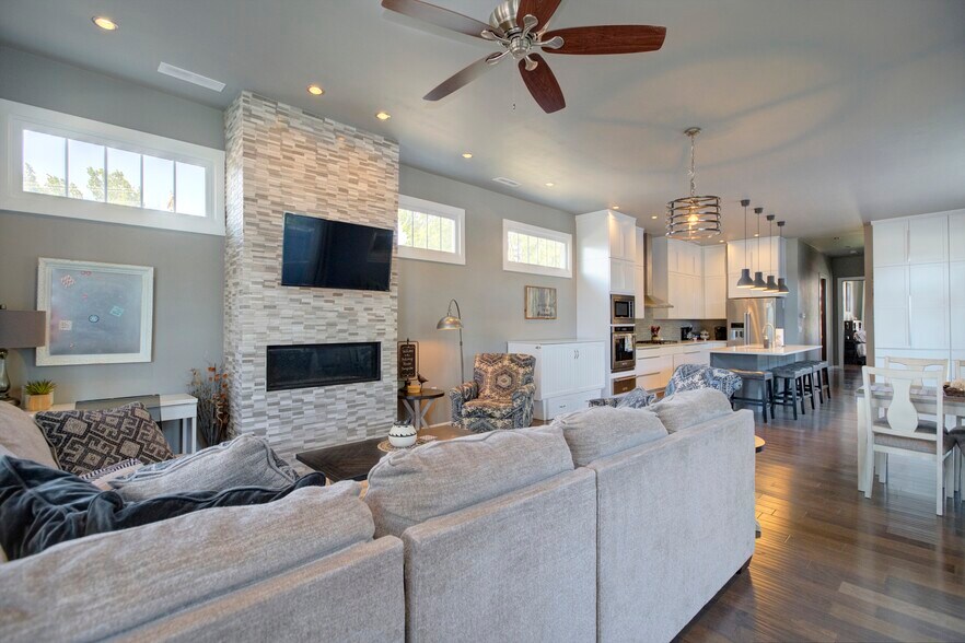 More Photos Of 1006 Court St, Imperial Hospitality For Sale