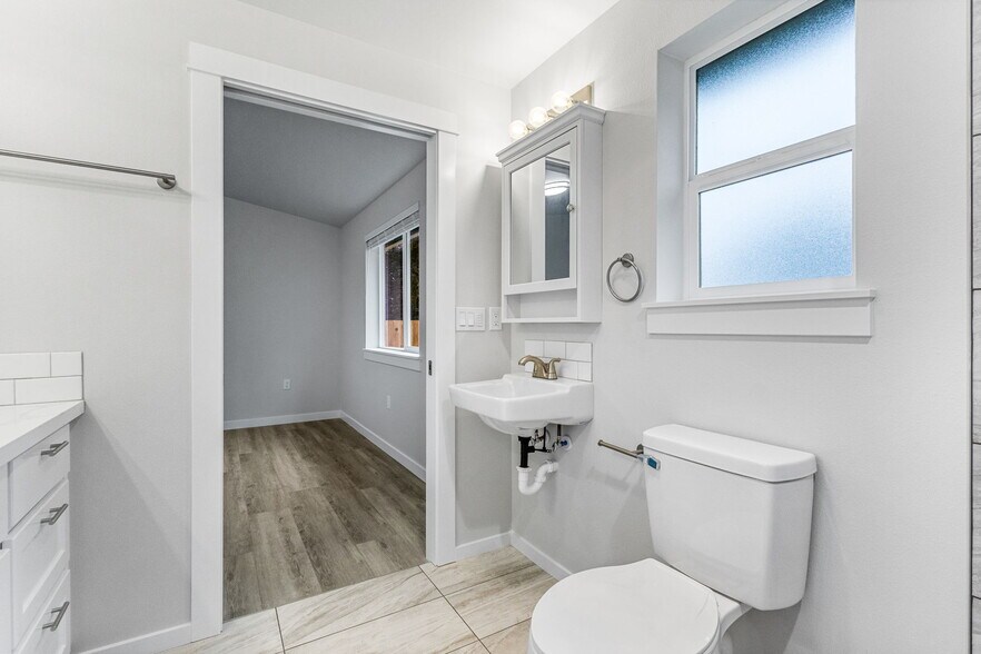 More Photos Of 1183 37TH Ct, Sweet Home Multifamily For Sale