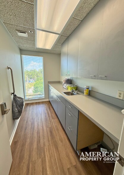 More Photos Of 1219 S East Ave, Sarasota Medical For Sale