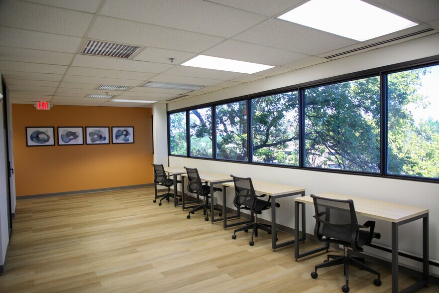 More Photos Of 12747 Olive Blvd, Creve Coeur Coworking Space