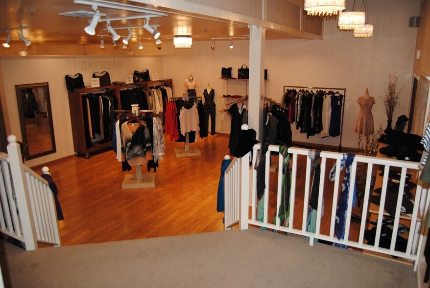 More Photos Of 1550-1556 W Mequon Rd, Mequon Freestanding For Sale