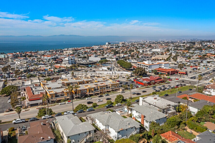 More Photos Of 124 Palos Verdes Blvd, Redondo Beach Apartments For Sale