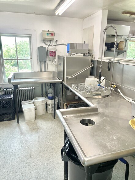 More Photos Of 289 Common Rd, Union General Retail For Sale