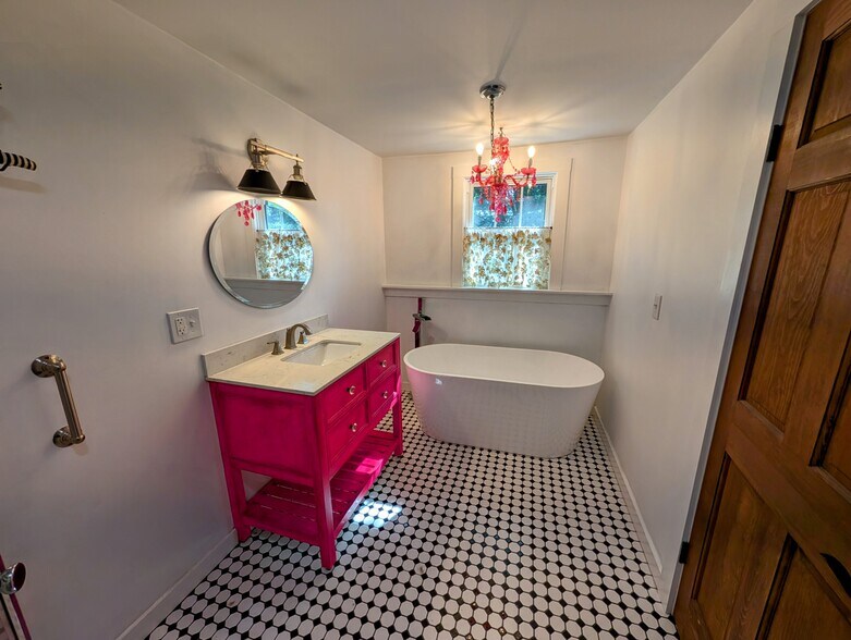 More Photos Of 302 Davis St, Hendersonville Land For Sale