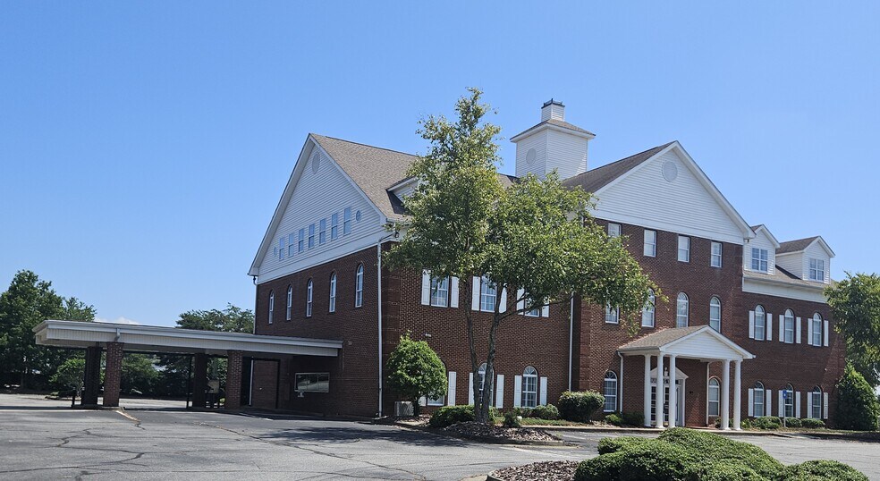 More Photos Of 100 Colony Park Dr, Cumming Bank For Sale