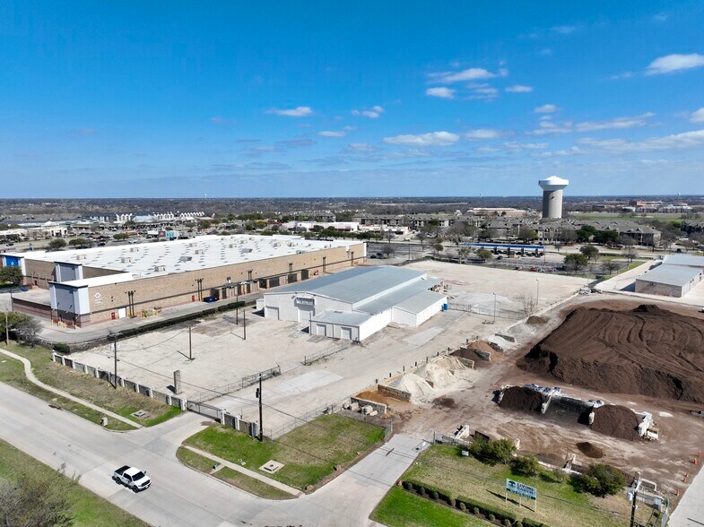 More Photos Of 6000 Split Trail Rd, Plano Warehouse For Lease