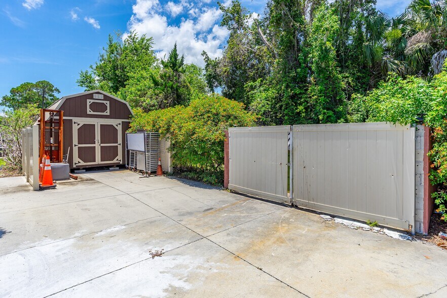 More Photos Of 4170 S Ridgewood Ave, Edgewater Specialty For Lease