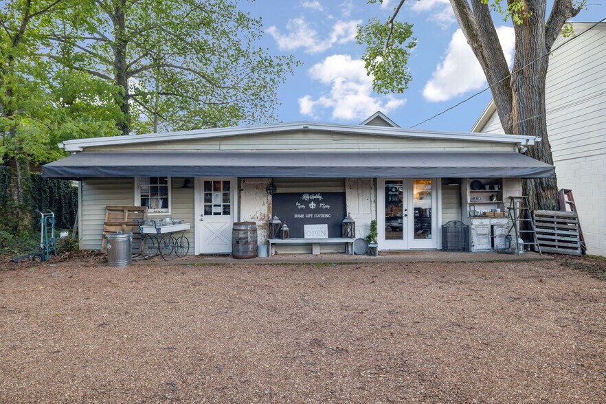 More Photos Of 915 Columbia Ave, Franklin Freestanding For Sale