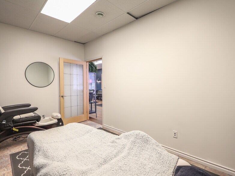 More Photos Of 5010 50 st, Stettler General Retail For Sale