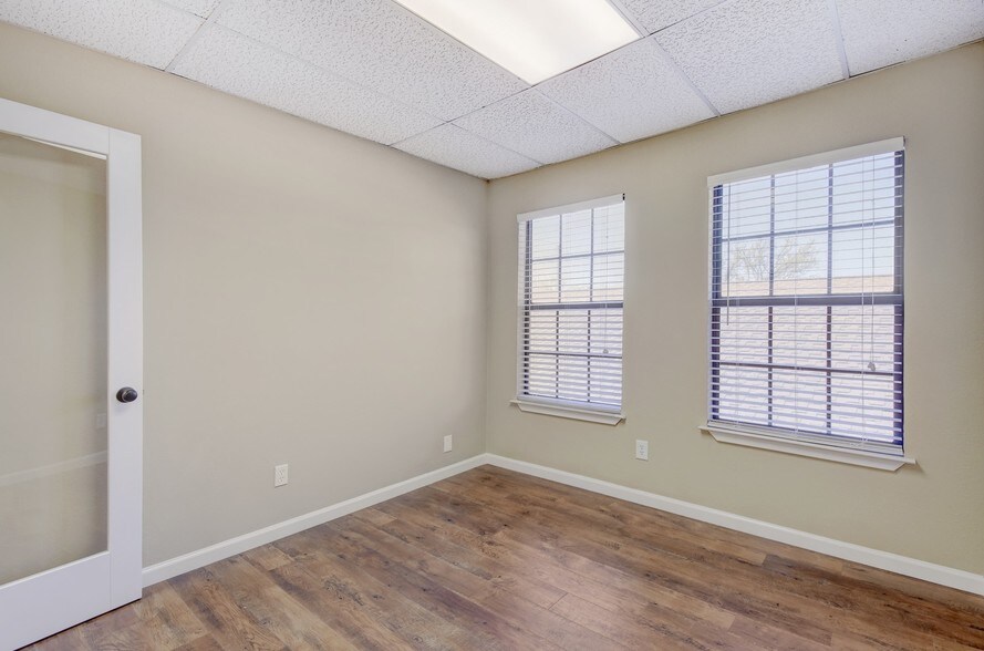 More Photos Of 13740 N Highway 183, Austin Office For Sale