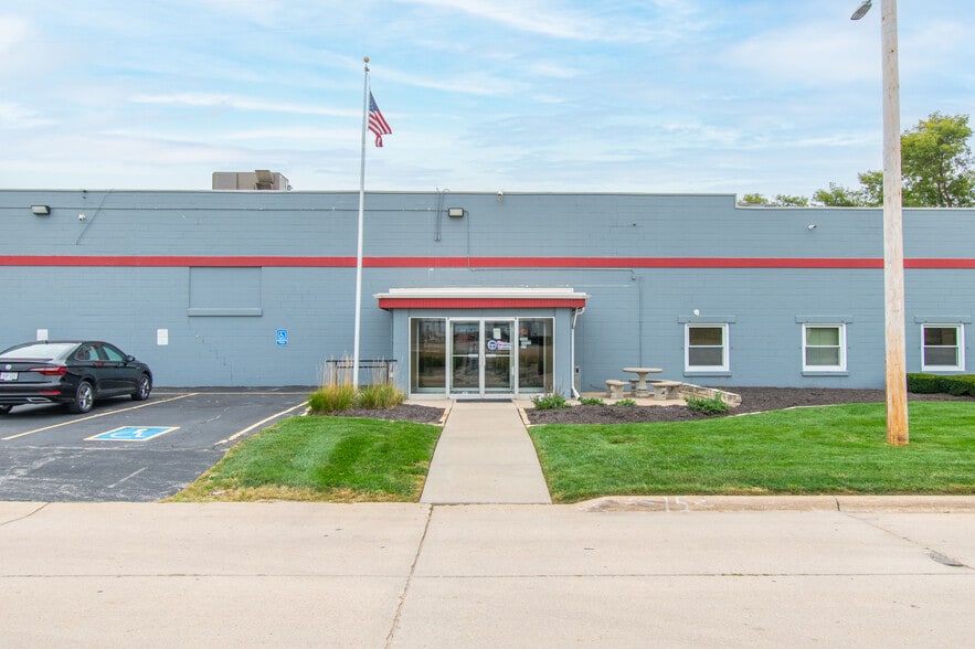 More Photos Of 4350 McKinley St, Omaha Manufacturing For Lease