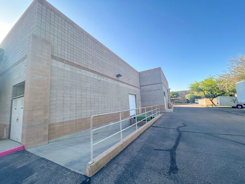 More Photos Of 16441 N 90th St, Scottsdale Research And Development For Lease