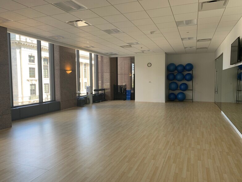 More Photos Of 200 Public Sq, Cleveland Office For Sale