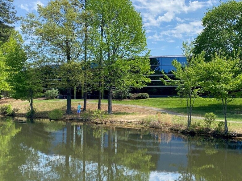 More Photos Of 2820 Waterford Lake Dr, Midlothian Office For Lease