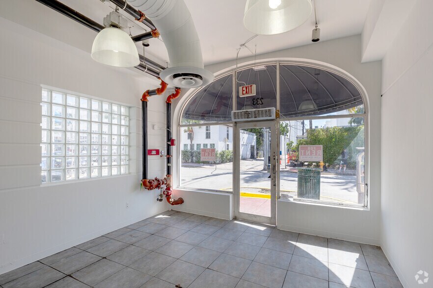 More Photos Of 233-235 11th St, Miami Beach Storefront Retail Residential For Lease