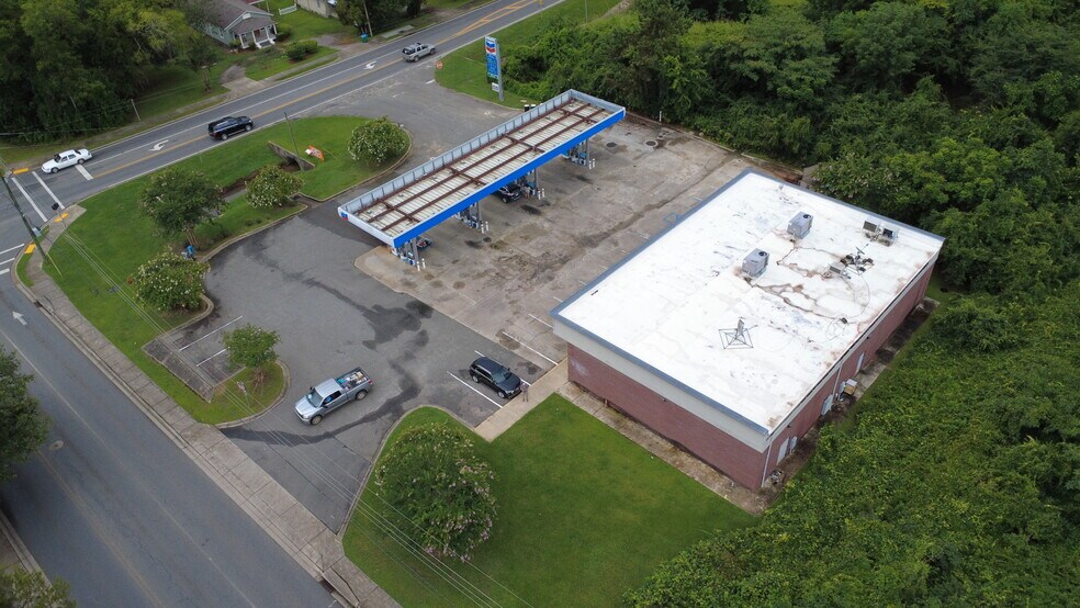 More Photos Of 2999 Jefferson St, Marianna Service Station For Lease