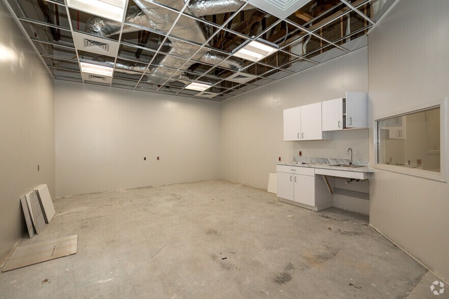 More Photos Of 108-114 S Main St, Hillsboro General Retail For Sale