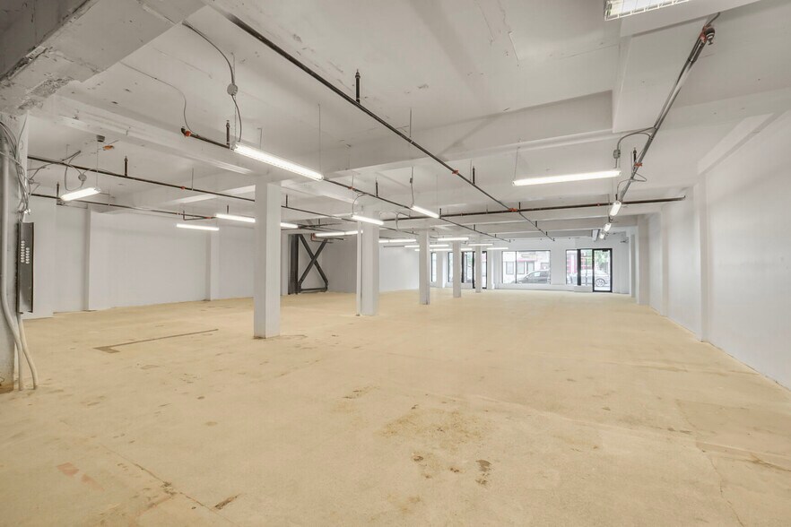 More Photos Of 7472-7480 Rue Saint-Hubert, Montréal Storefront Retail Office For Sale