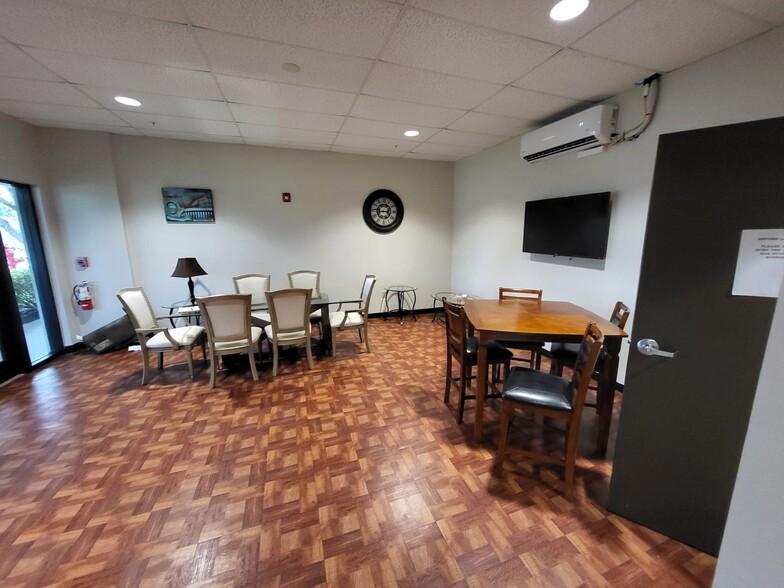 More Photos Of 16131 Performance, Naples Flex For Sale