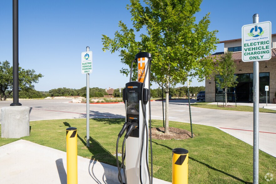 More Photos Of 136 Drifting Wind Run, Dripping Springs Storefront For Lease