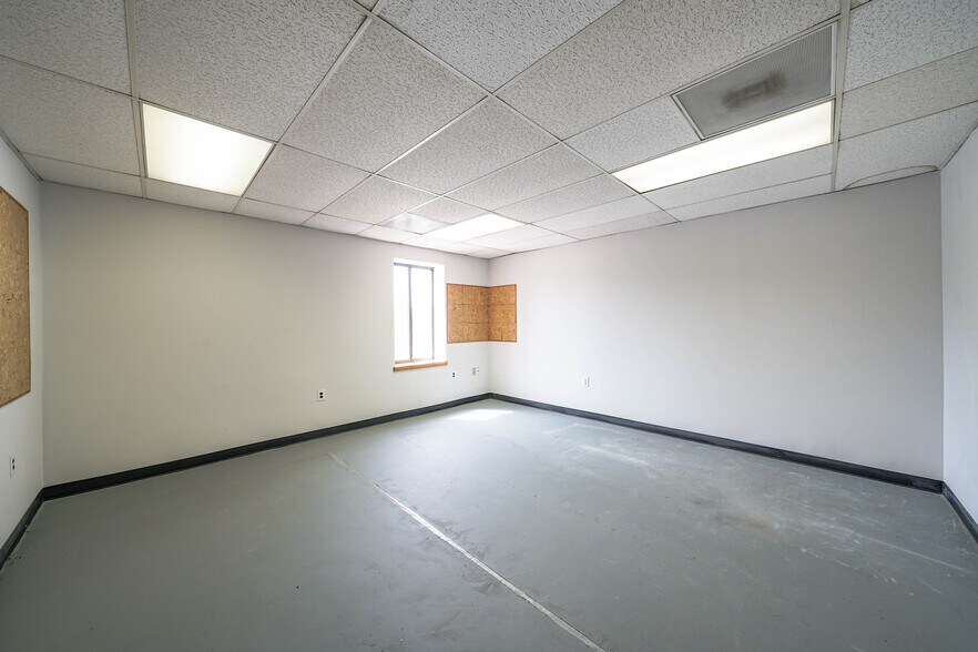 More Photos Of 8023 Malcolm Rd, Clinton Medical For Lease