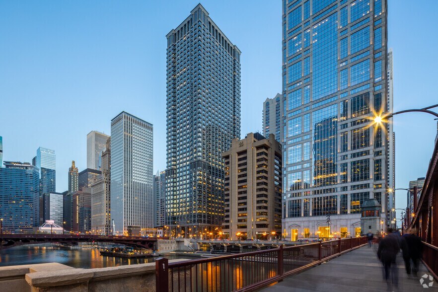 More Photos Of 55 W Wacker Dr, Chicago Office For Sale