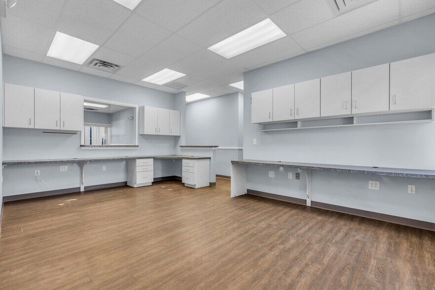 More Photos Of 508 Lakehurst Rd, Toms River Medical For Sale