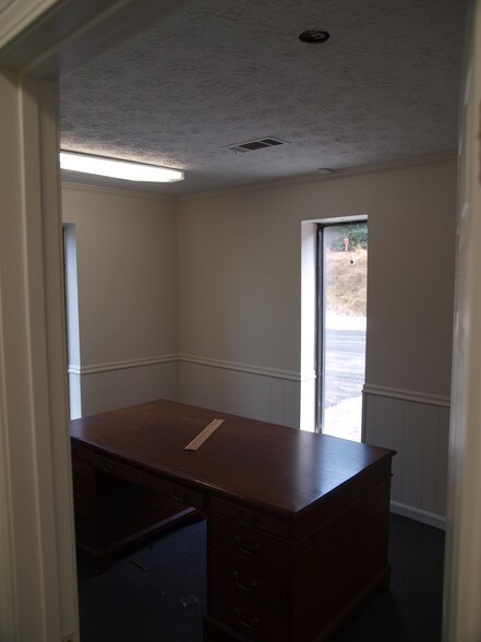 More Photos Of 297 Industrial Park Dr, Lawrenceville Warehouse For Lease