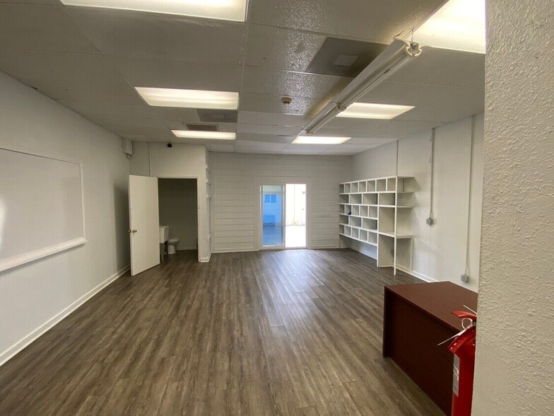 More Photos Of 600-606 Seaboard St, Myrtle Beach Showroom For Lease