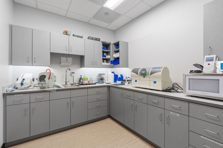 More Photos Of 18389 Orchard Trl, Lakeville Medical For Lease