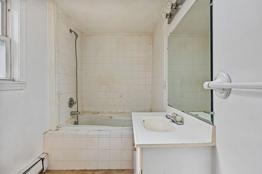 More Photos Of 15 Henry St, Greenwich Multifamily For Sale