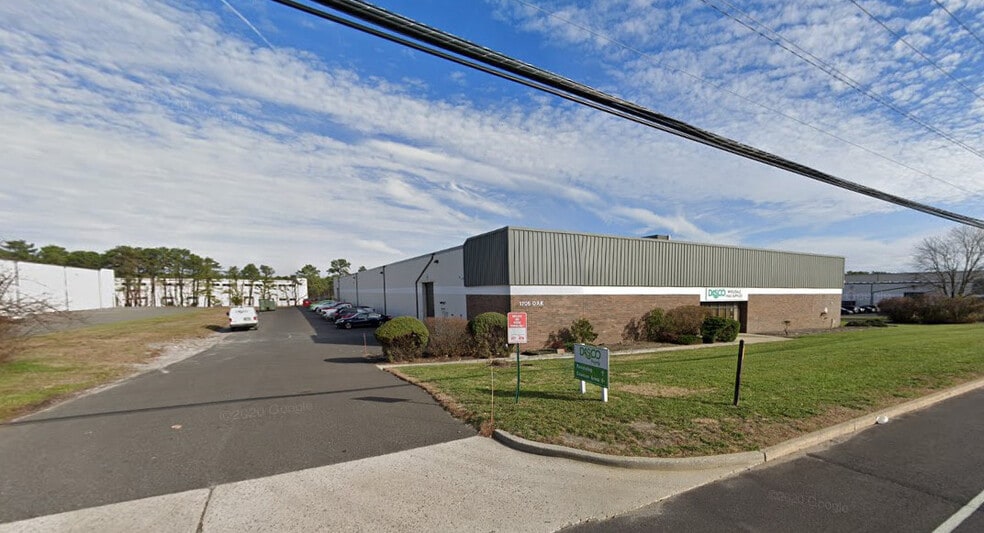 More Photos Of 1705 Oak St, Lakewood Warehouse For Lease